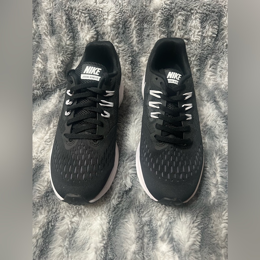 284: Womens Nike Zoom Winflo 4